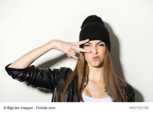 Hipster Girl mit Beanie Mütze